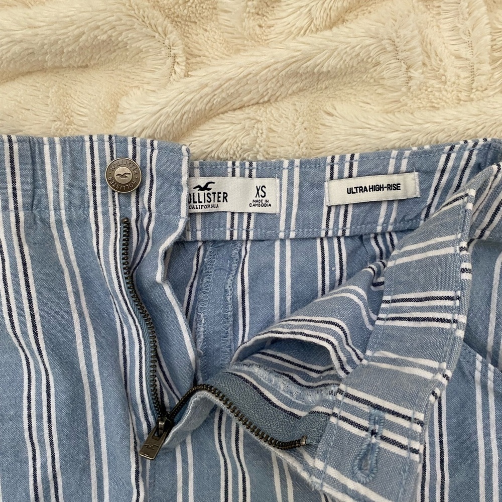 Hollister Ultra High Rise Mini Skirt blue/white vertical stripes Sz XS - Picture 4 of 6
